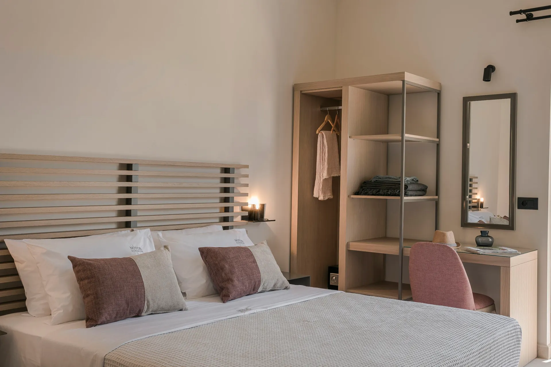 Notos Studios - Studio Superior B