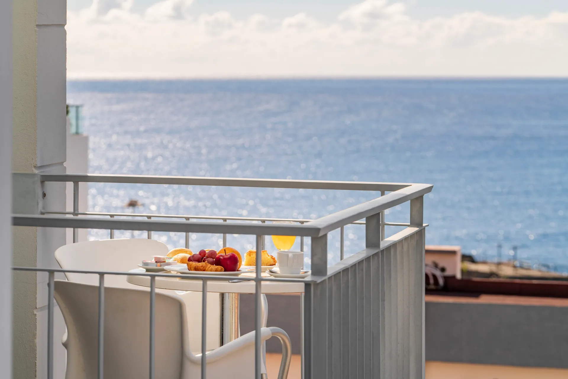 Madeira Bright Star - Doppelzimmer seitlicher Meerblick