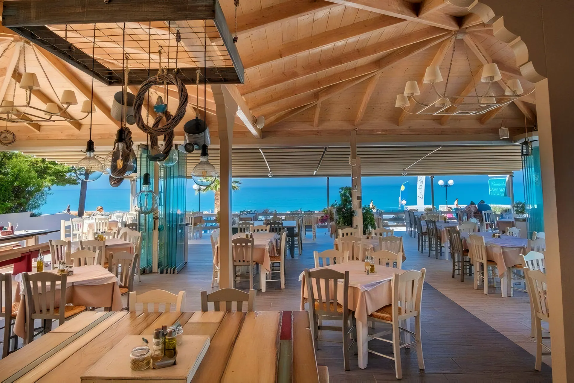 Hotel White Sands Beach