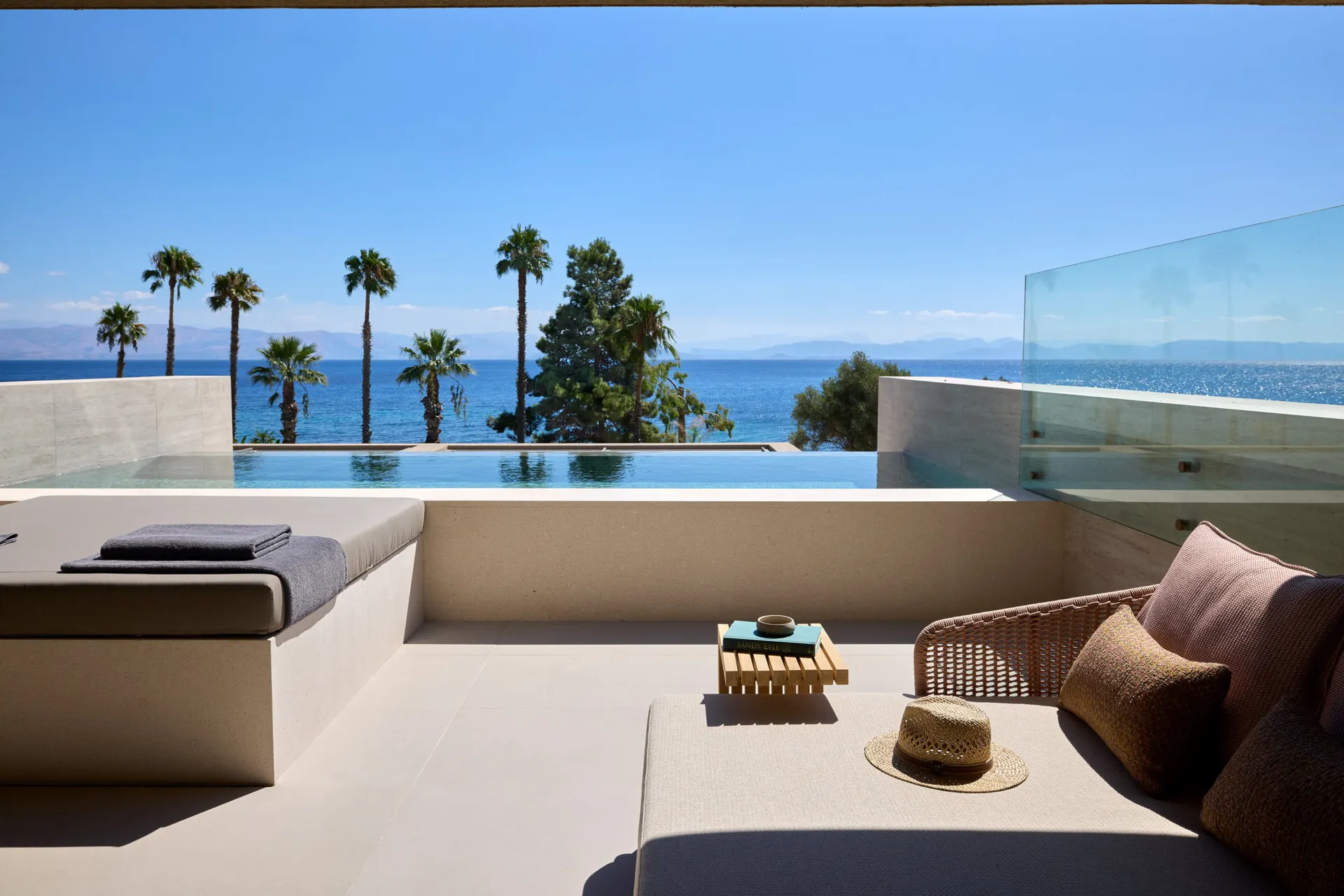 Avali, Mar-Bella Collection - Junior Suite Privatpool Meerblick