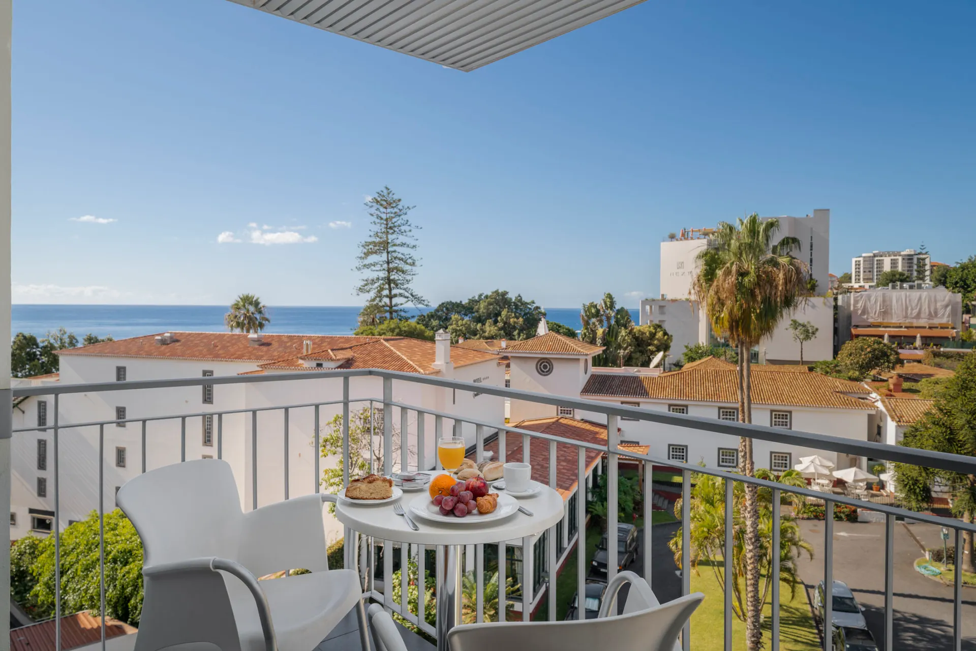 Madeira Bright Star - Doppelzimmer seitlicher Meerblick