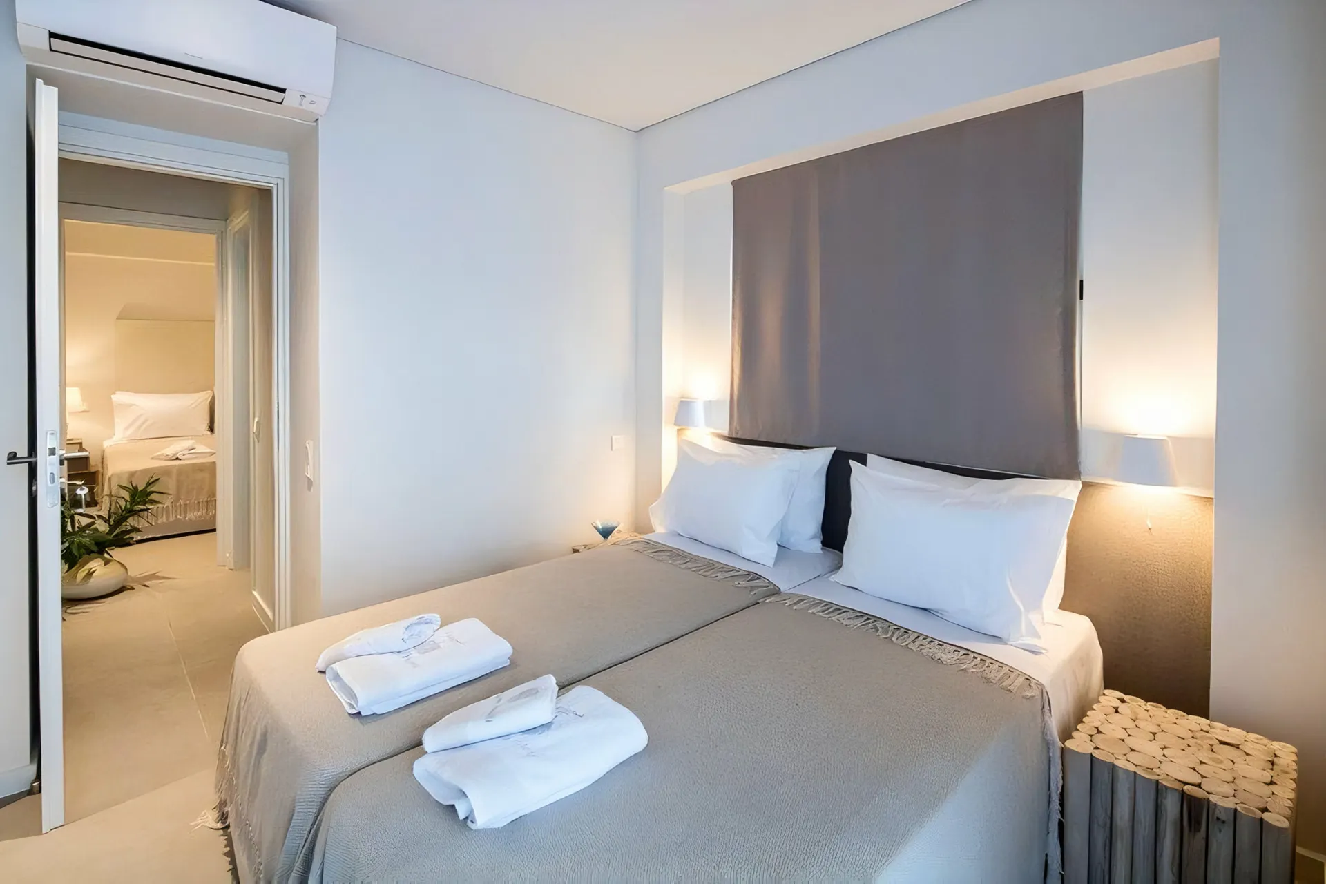 Hotel Crystal Waters