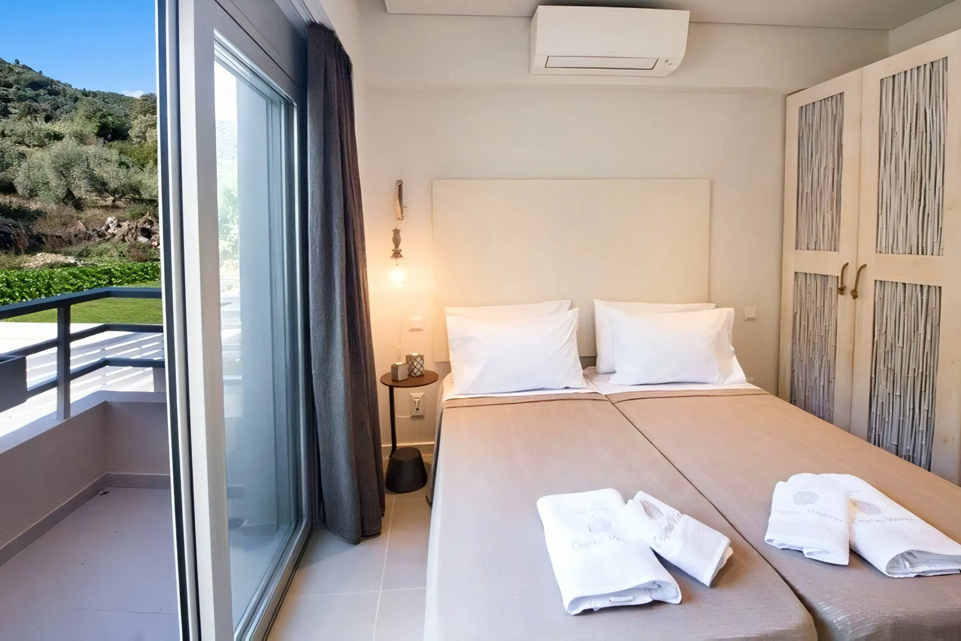 Hotel Crystal Waters