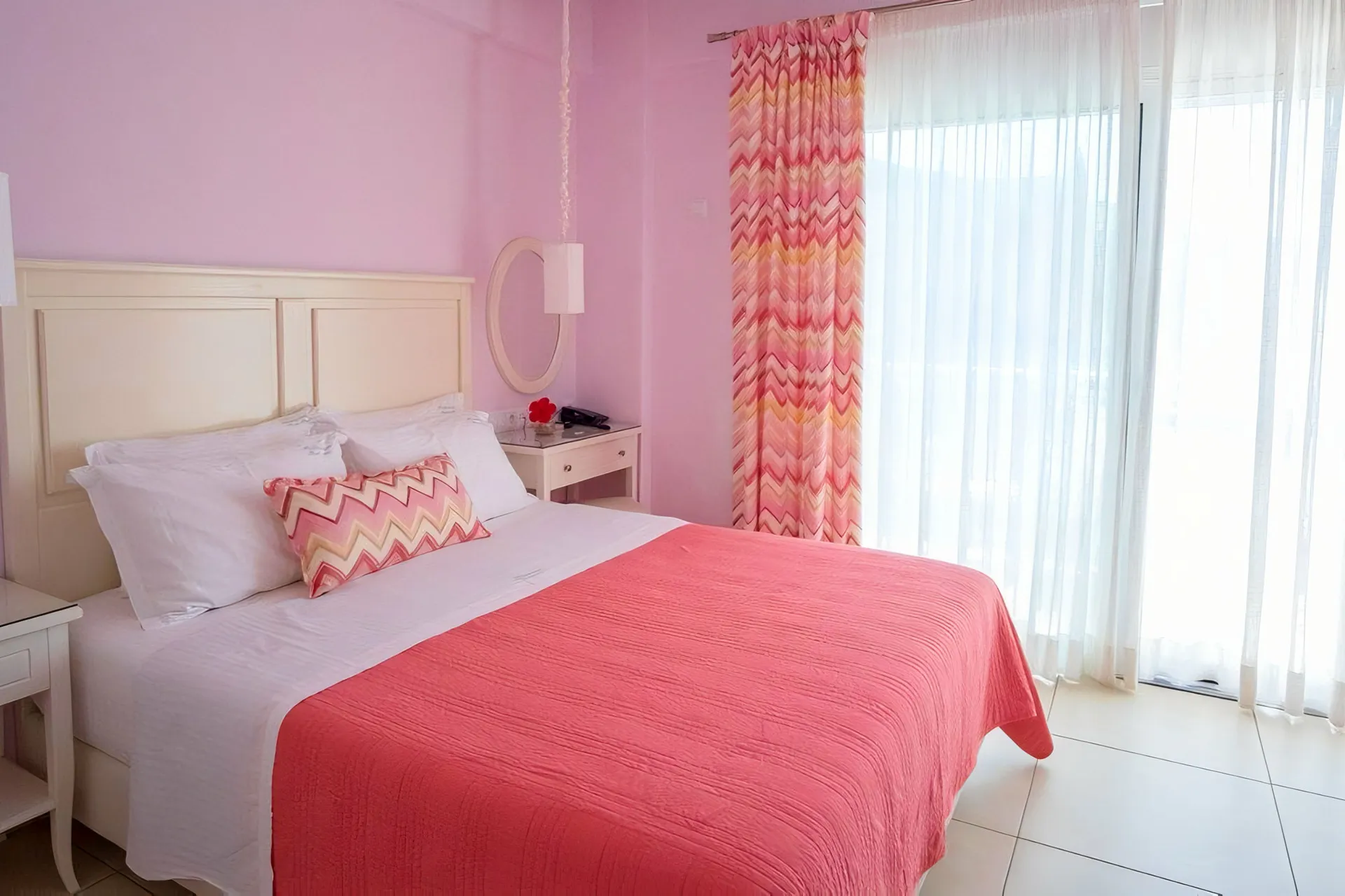 Hotel White Sands Beach