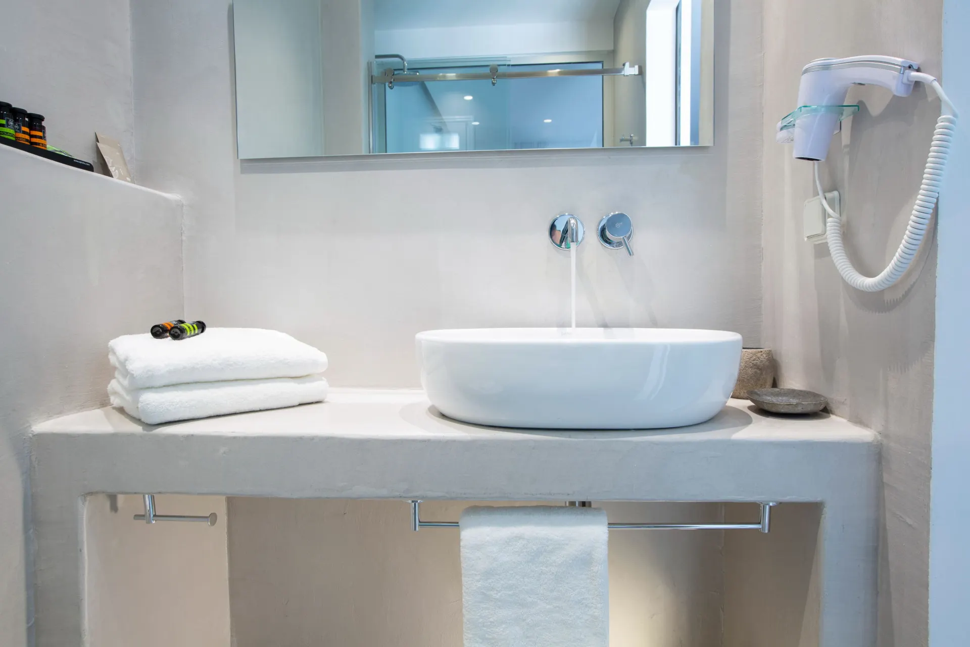 Odyssey Hotel - Doppelzimmer seitlicher Meerblick