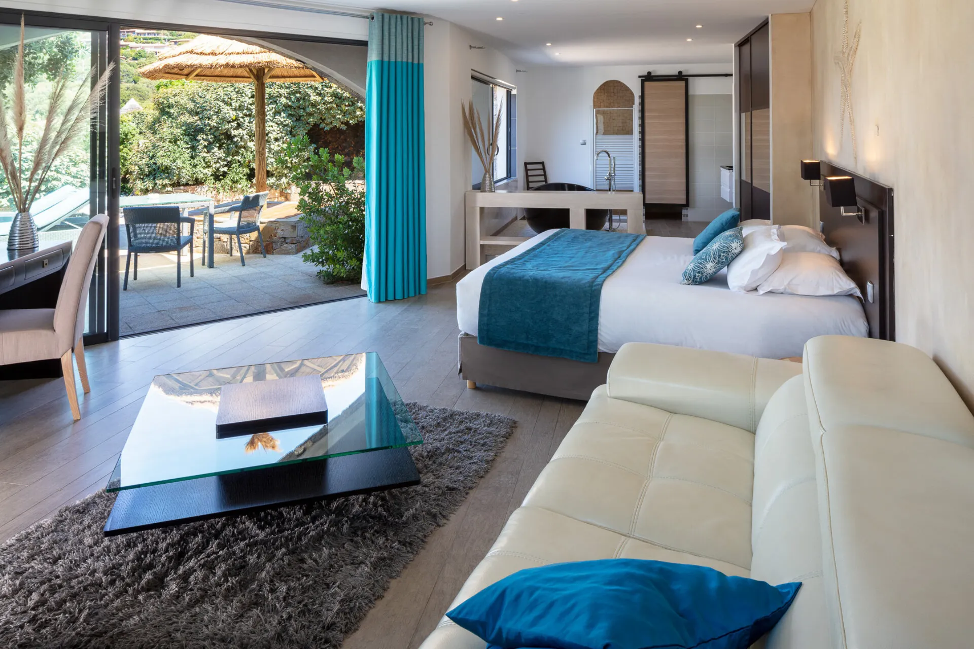 Hotel Le Ruesco - Suite Étoile Meerblick