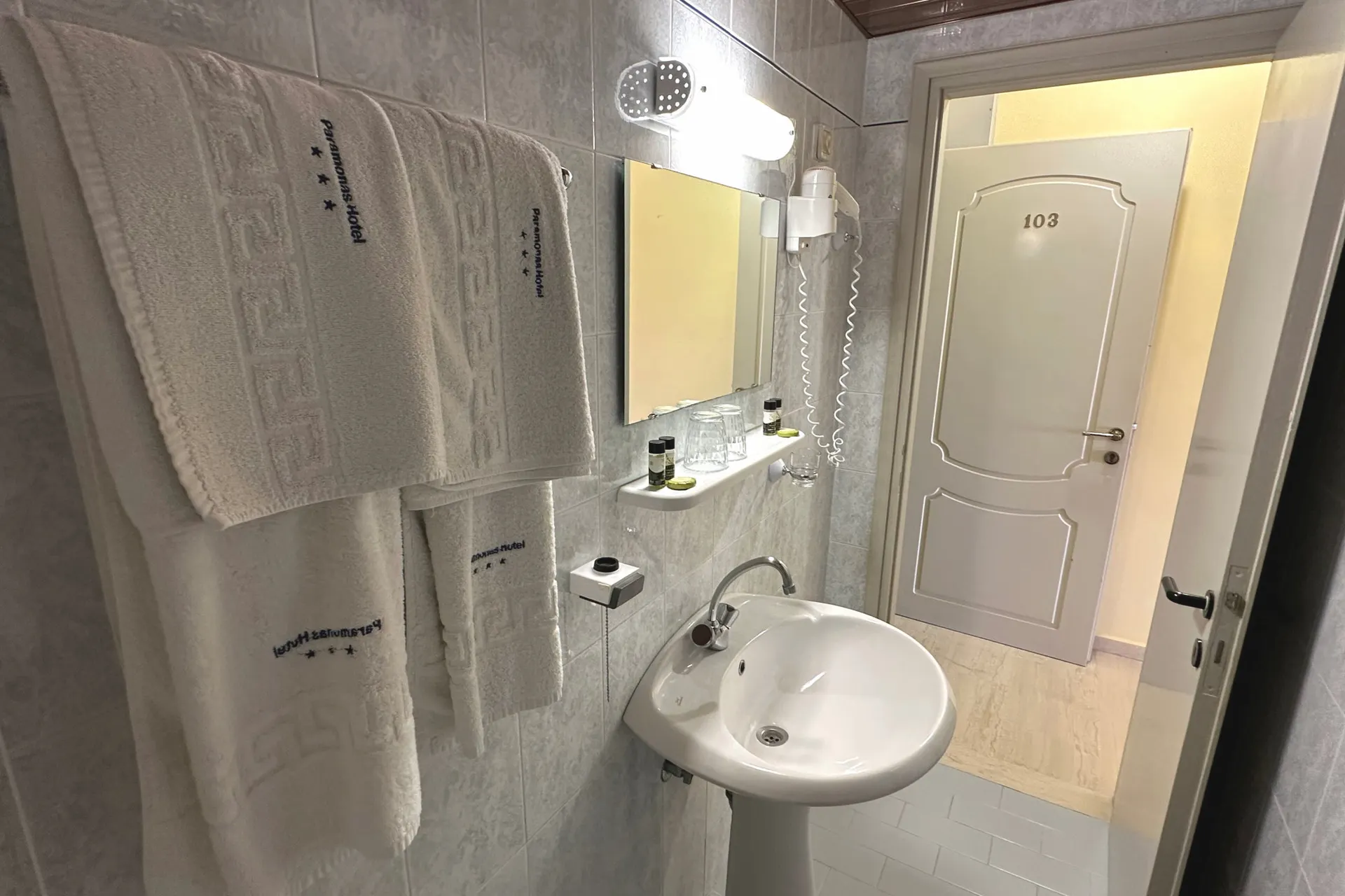 Hotel Paramonas