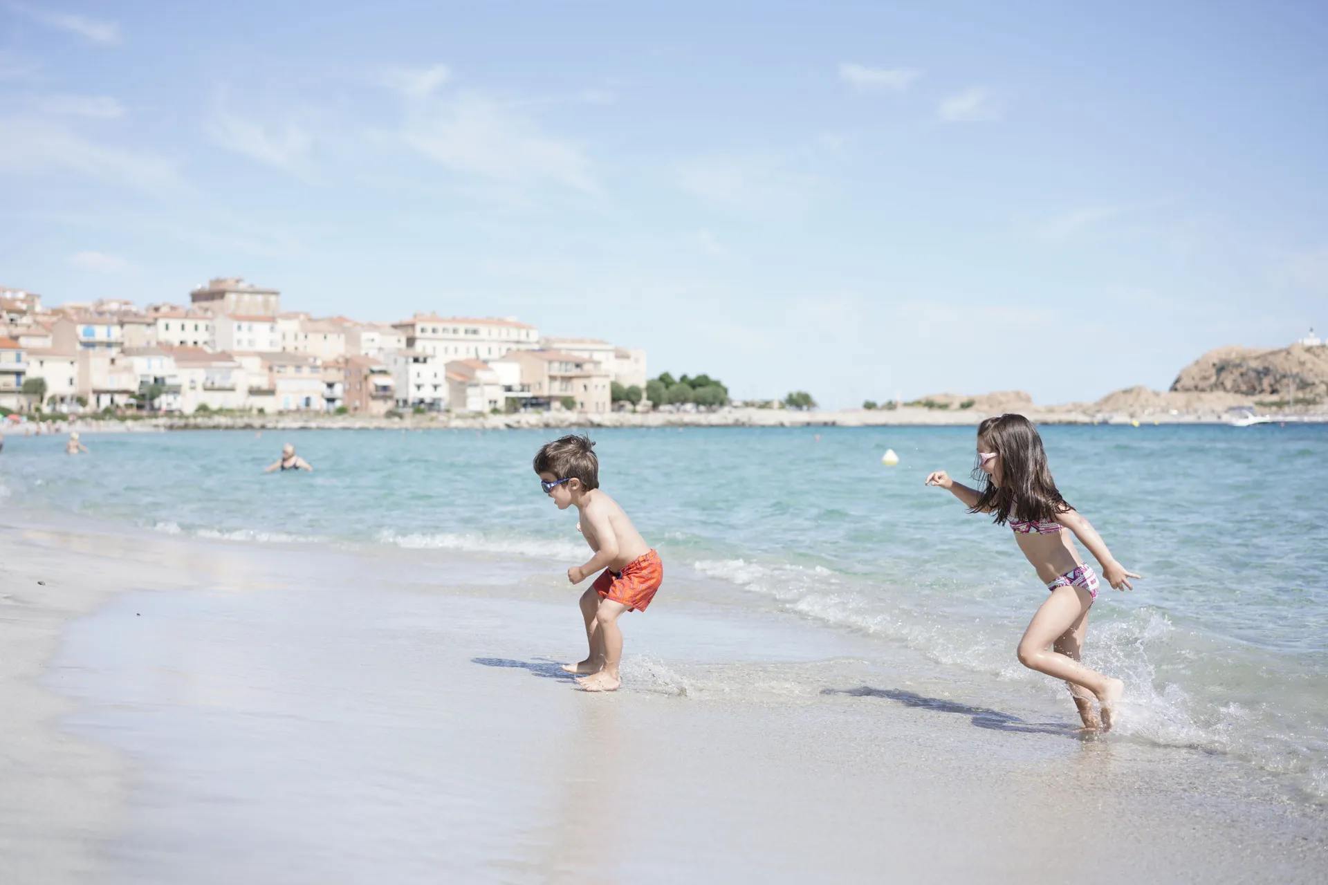 Kinder am Strand von Ile Rousse