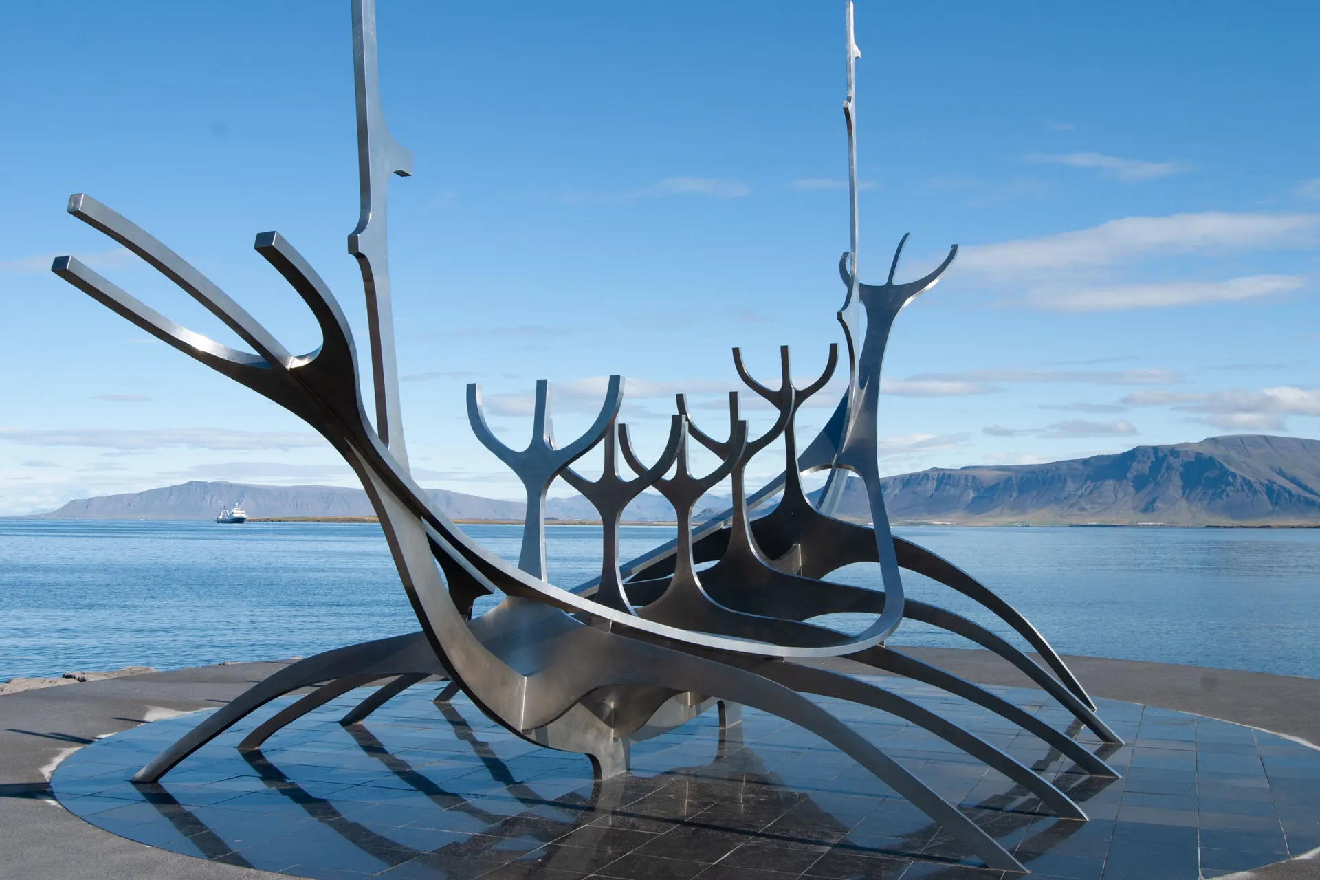 Skulptur "The Sun Voyager"