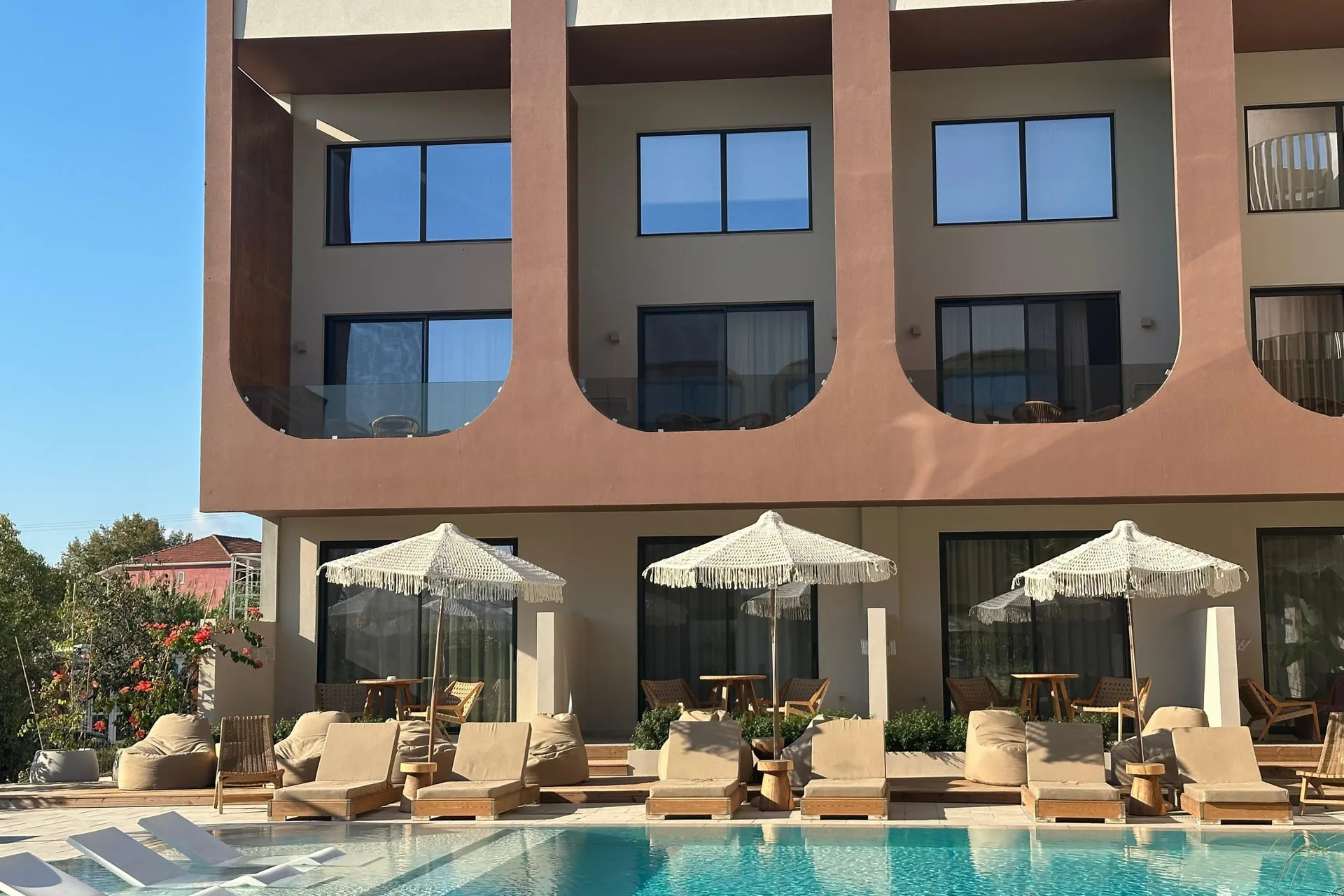 Aethra Hotel & Suites
