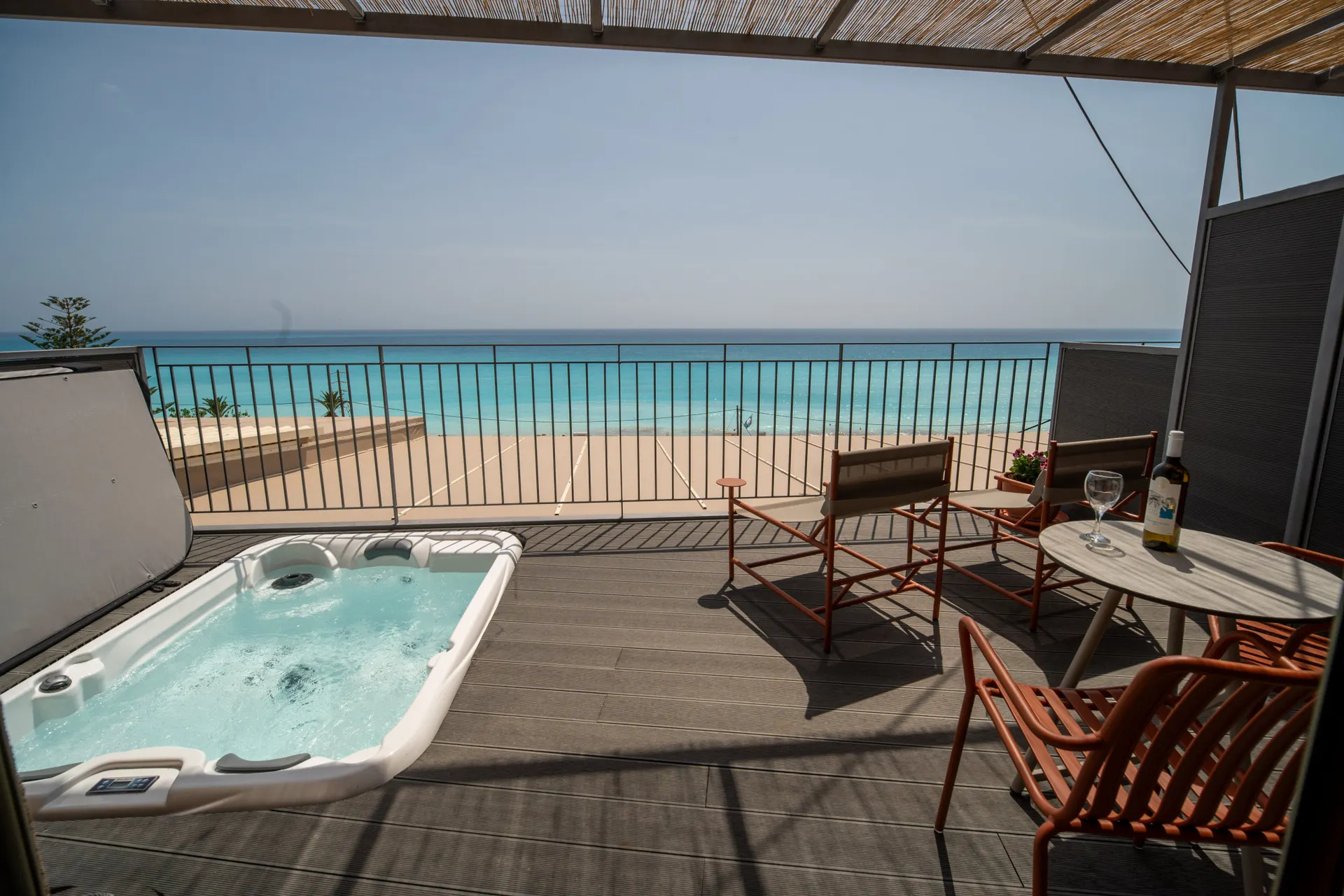 Lorraine's Boutique Suites - Studio Meerblick mit Whirlpool