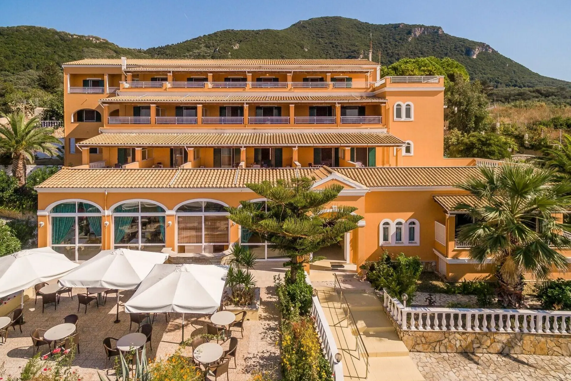 Hotel Paramonas