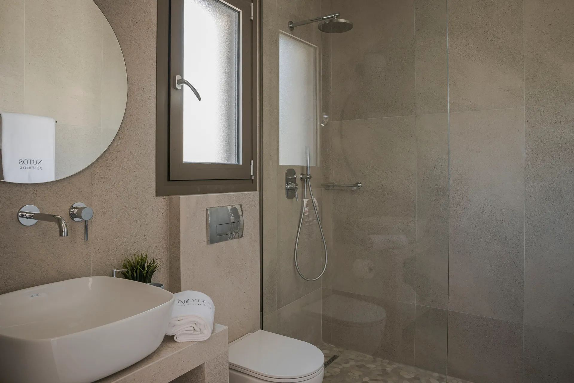 Notos Studios - Studio Superior B