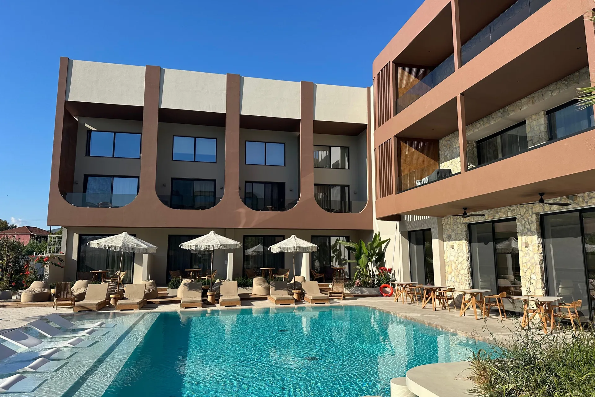 Aethra Hotel & Suites