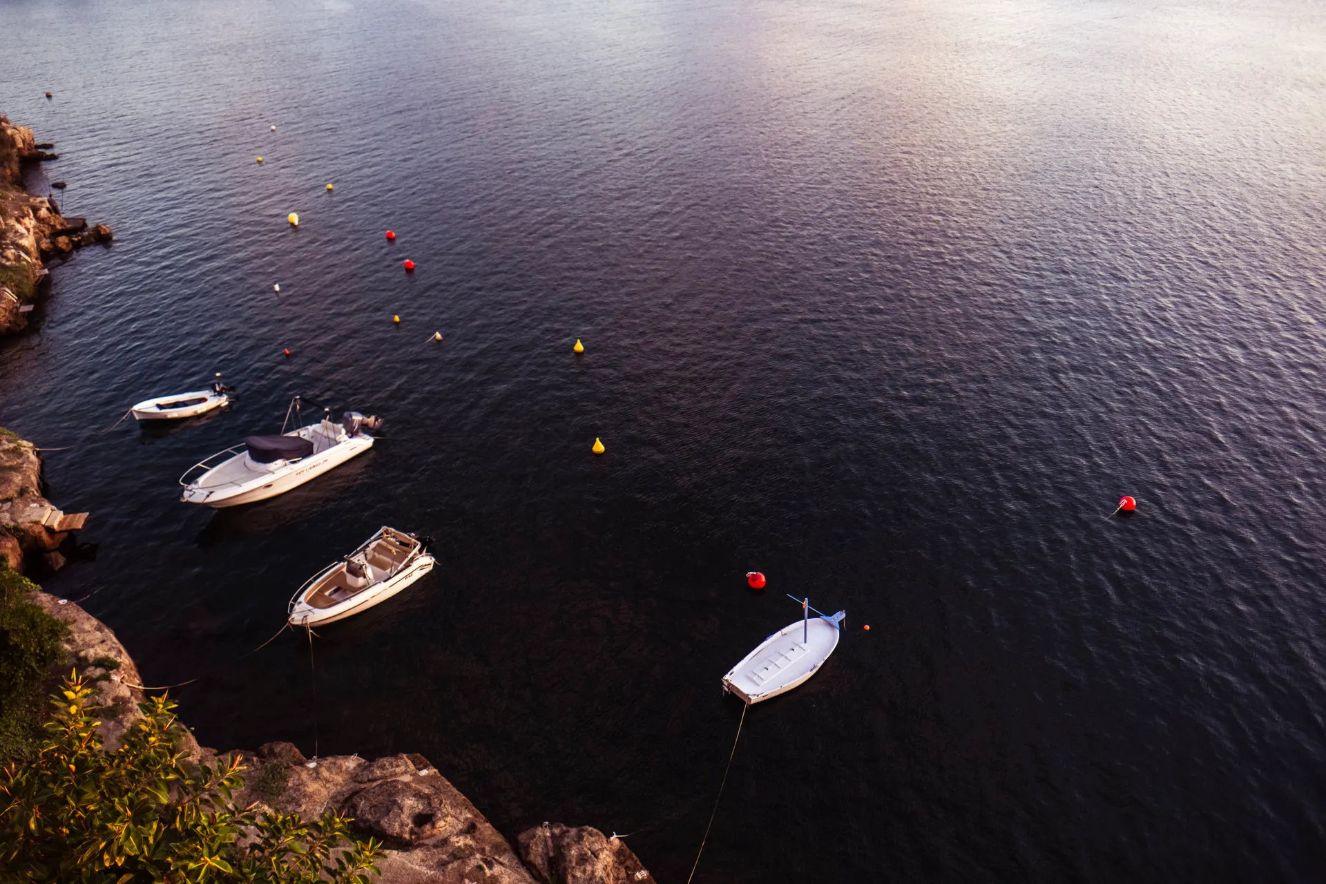 Boote im Meer von Menorca