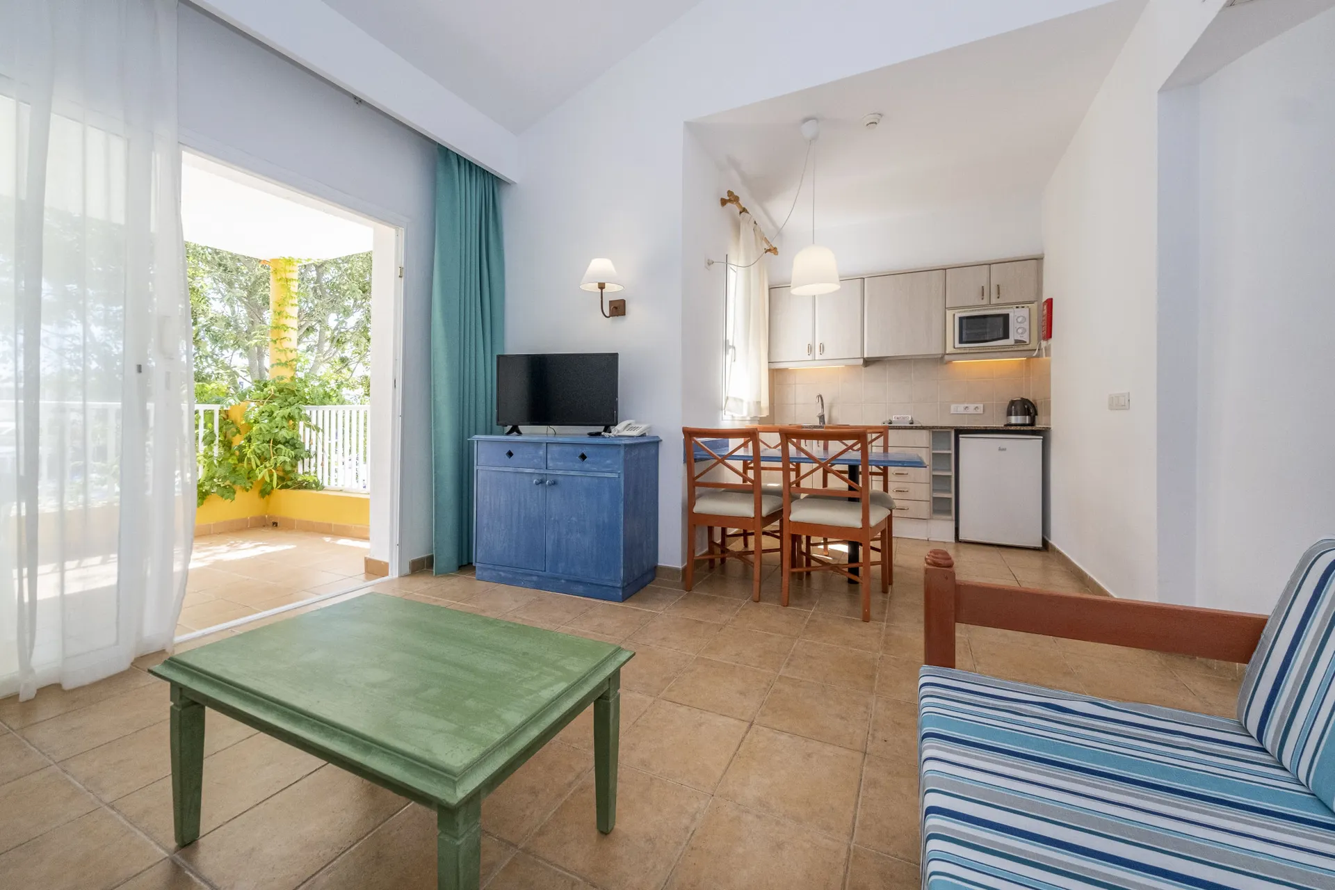 Aparthotel Comitas Isla del Aire - Appartment mit Balkon
