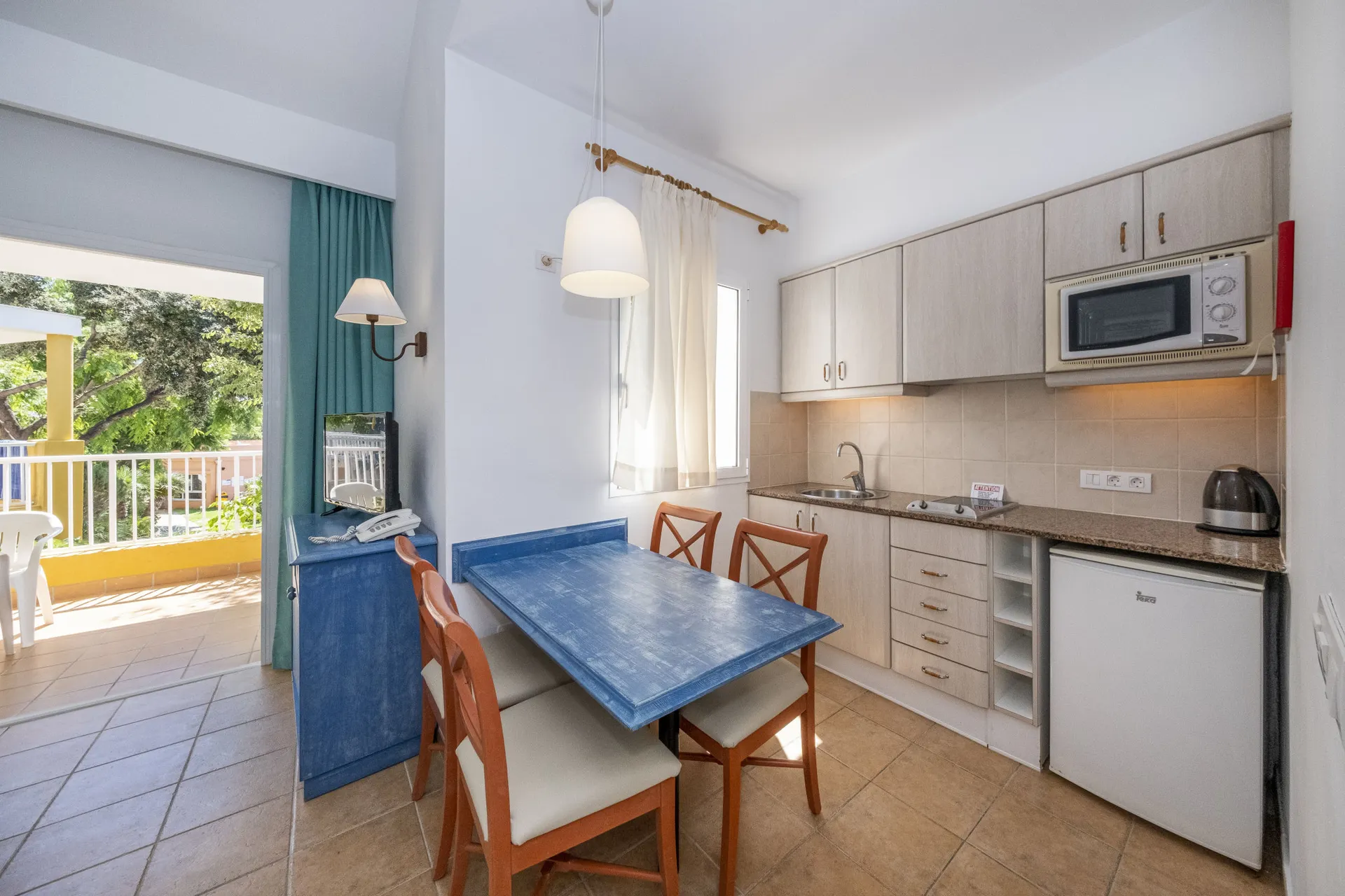 Aparthotel Comitas Isla del Aire - Appartement mit Terrasse