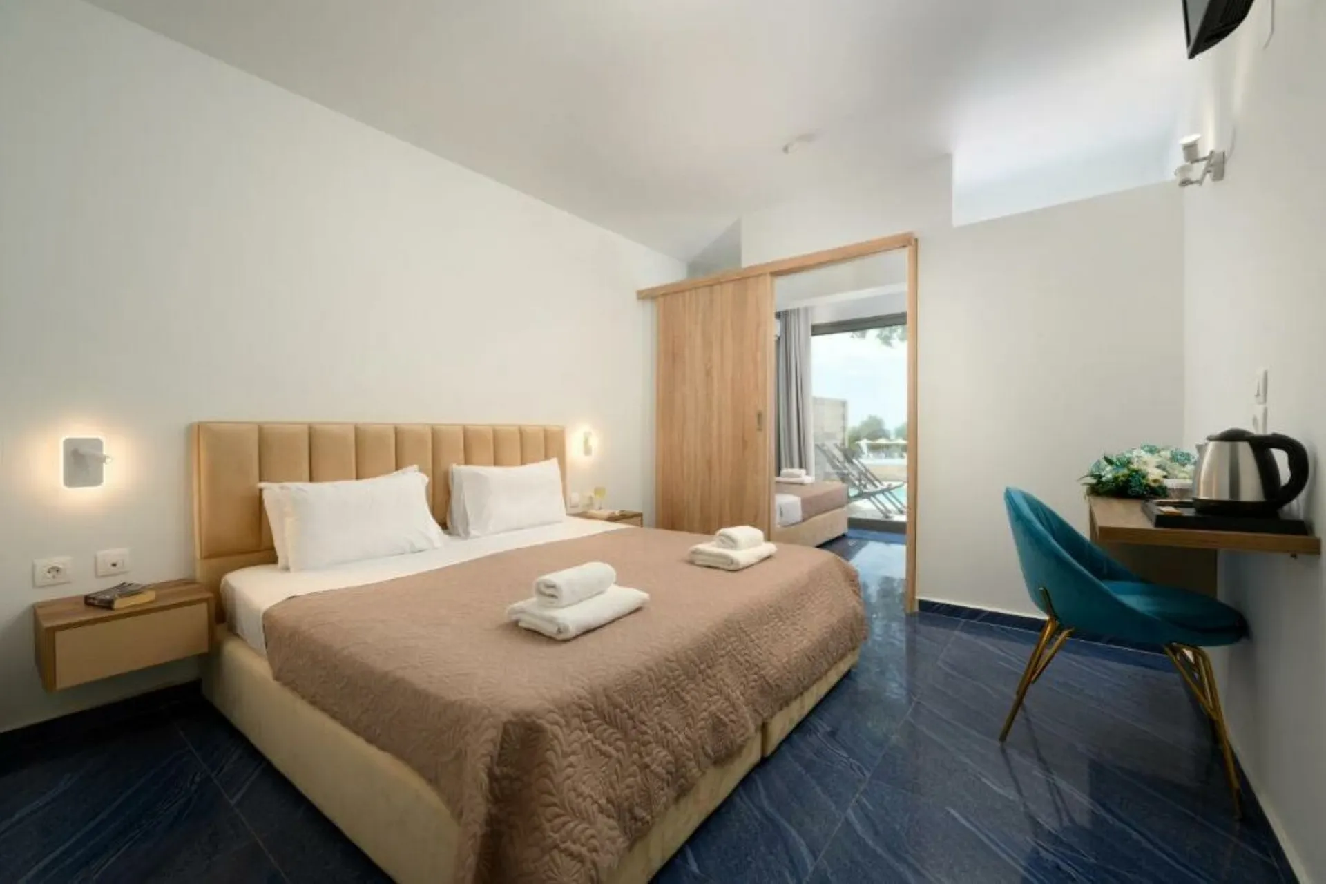 Ninos Grand Beach Hotel & Resort - Familienzimmer Deluxe Swim Up