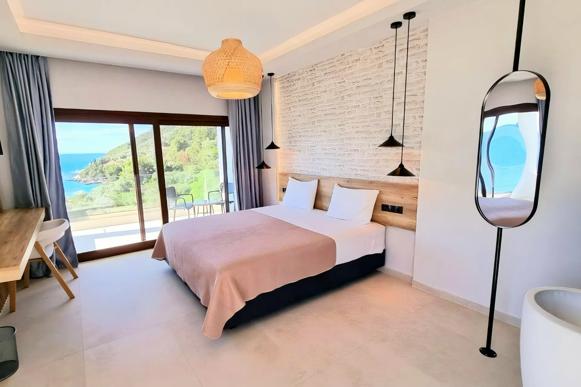 Hotel Lichnos Bay Village