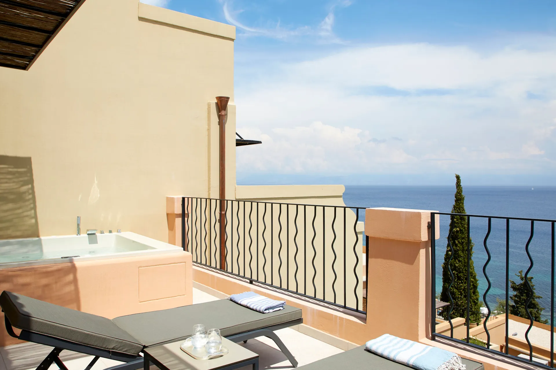 Hotel MarBella Nido - Deluxe Suite Whirlpool Meerblick