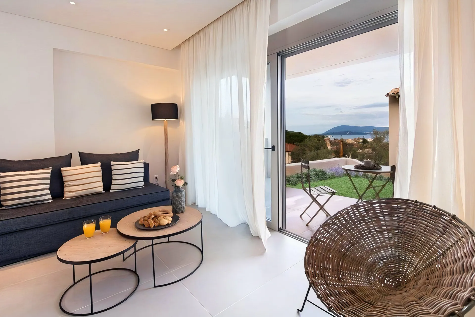 Hotel Crystal Waters