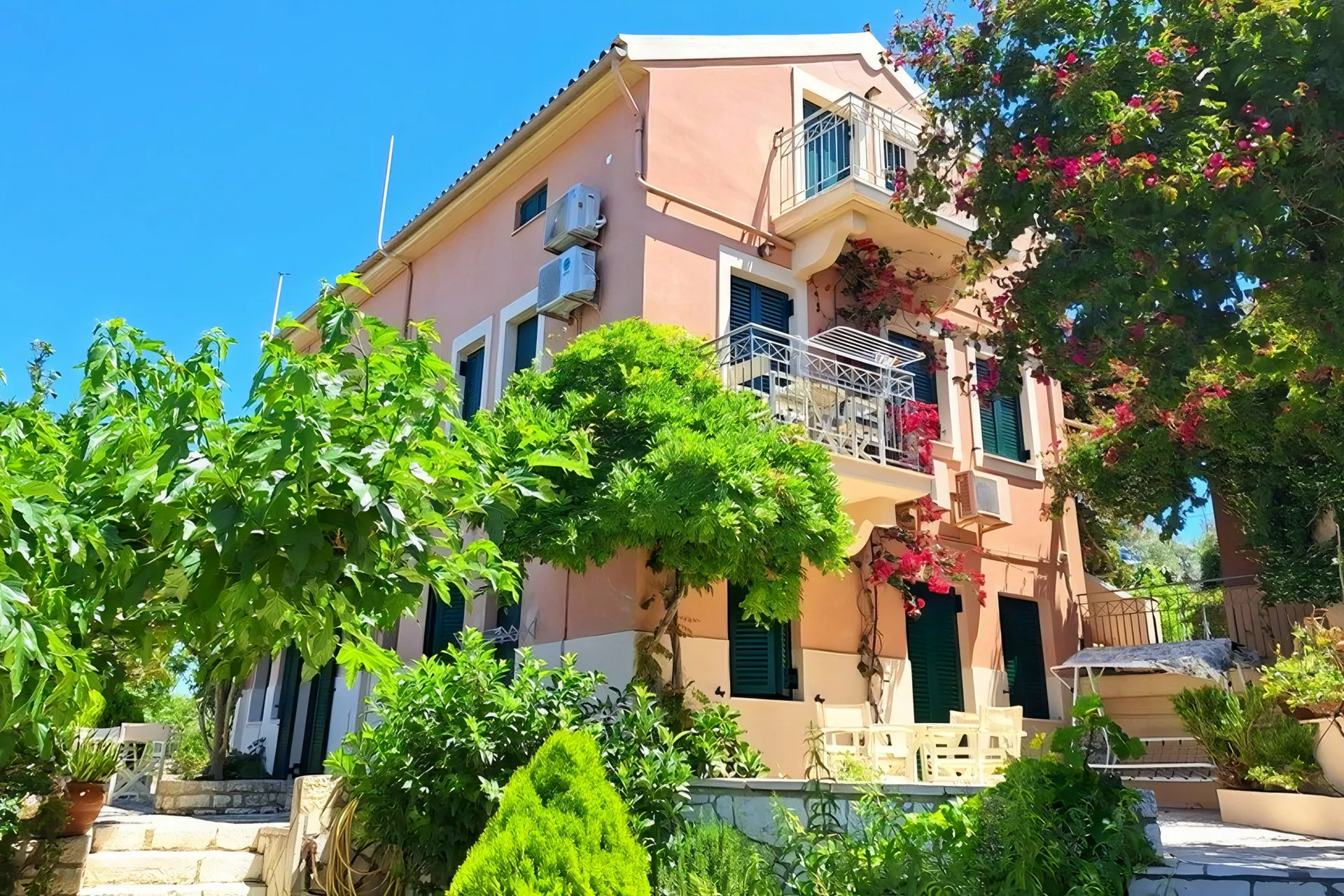 Dafnoudi Apartments Boutique Hotel